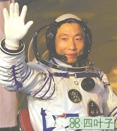首位“航天英雄”杨利伟，被授予少将军衔副军级，现状又如何呢？