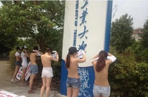 广州六名女大学生脱衣 赤裸上身抗议就业歧视(图)