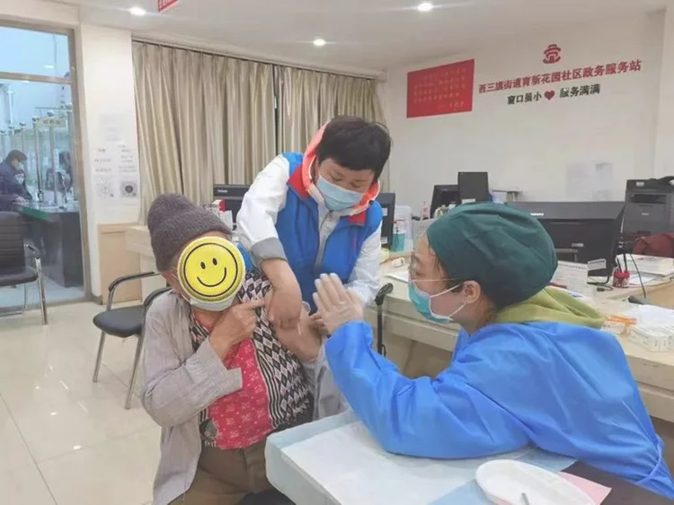 今日最新消息北京海淀多位百岁老人接种第一针新冠疫苗