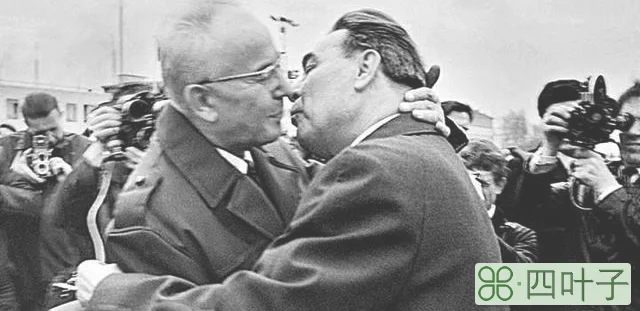 恐怖的勃列日涅夫之吻图片（勃列日涅夫强吻过哪些国家领导人英国铁娘子也差点中招）